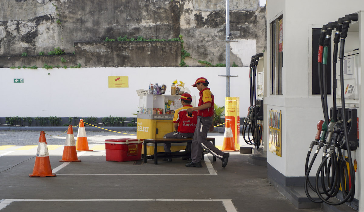 Stok Bensin Shell Hanya Bertahan Sampai Besok Malam